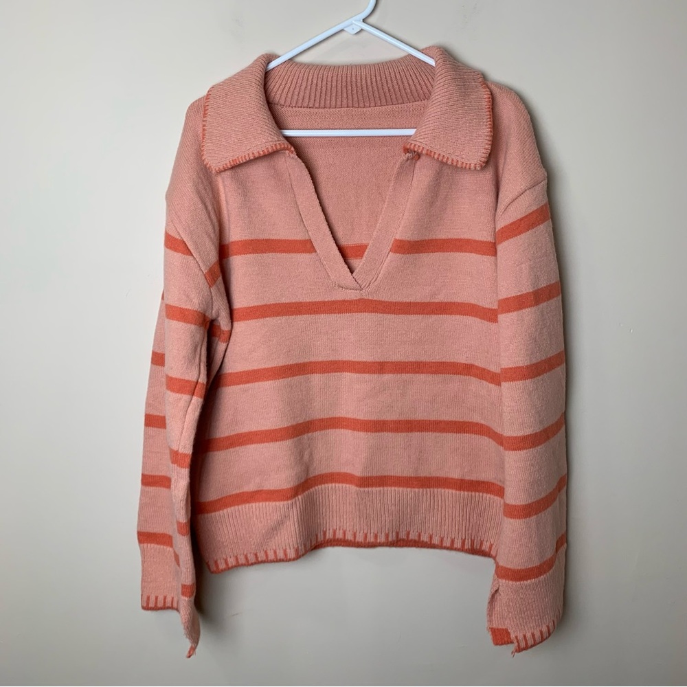 Collared V-Neck Striped Sweater in Peach and‎ Coral